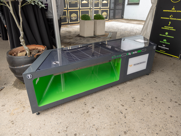 Solarna klupa Smart City